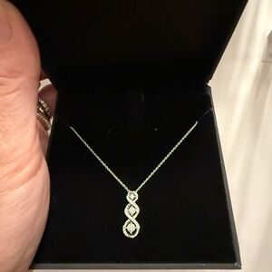 Elegant Silver Infinity Pendant Necklace (brand new)
